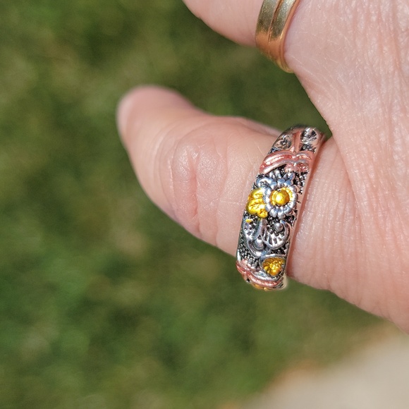 Carved Ring Sunflower Dragonfly Retro Colors Boho Size 7 Size 9 New - Picture 9 of 13